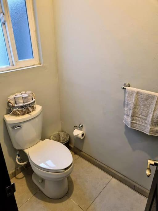 Clean&Equipped, 1-Floor 3-Bedroom Downtown House Ensenada Luaran gambar